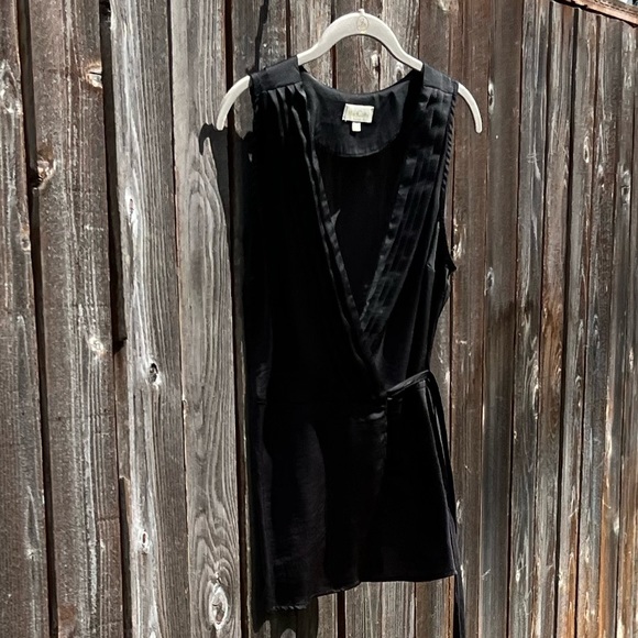 ModCloth Sleeveless Surplice Neckline Wrap Top Black Size Medium - Picture 9 of 16